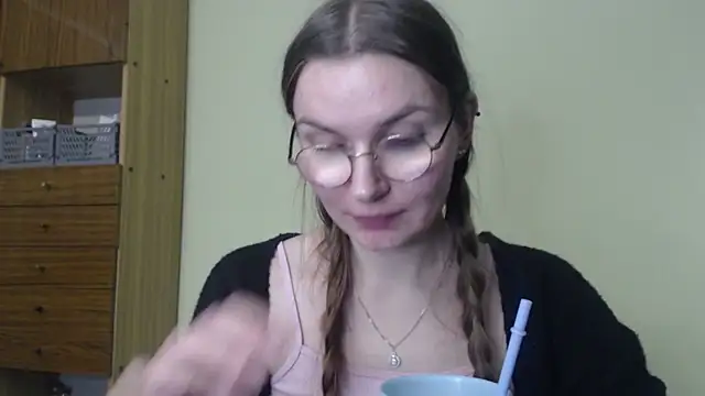 LooveELLYx online show from 12-16-24, 08:37