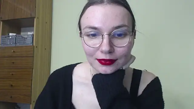 LooveELLYx online show from 12-17-24, 02:44