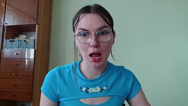 Snapshot of LooveELLYx chatting on 10-10-25, 06:34 LooveELLYx online show from 10-10-25, 06:34