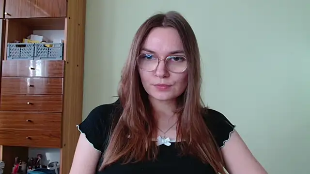 Snapshot of LooveELLYx chatting on 10-15-25, 01:44 LooveELLYx online show from 10-15-25, 01:44