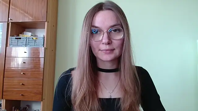 Snapshot of LooveELLYx chatting on 10-20-25, 01:22 LooveELLYx online show from 10-20-25, 01:22