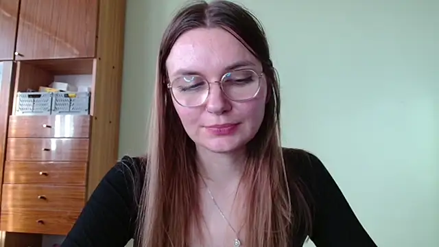 Snapshot of LooveELLYx chatting on 10-21-25, 01:45 LooveELLYx online show from 10-21-25, 01:45