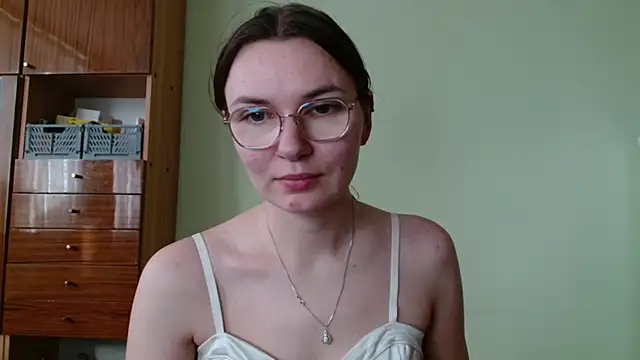 Snapshot of LooveELLYx chatting on 10-23-25, 01:32 LooveELLYx online show from 10-23-25, 01:32