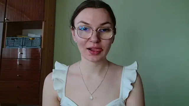 LooveELLYx online show from 02-09-26, 07:56