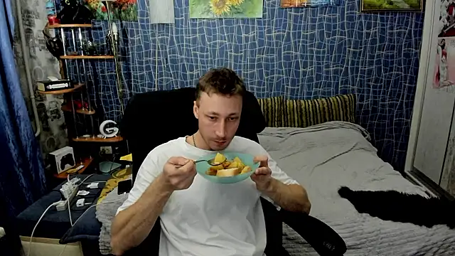 Snapshot of CuteBoy228 chatting on 03-16-26, 06:23 CuteBoy228 online show from 03-16-26, 06:23