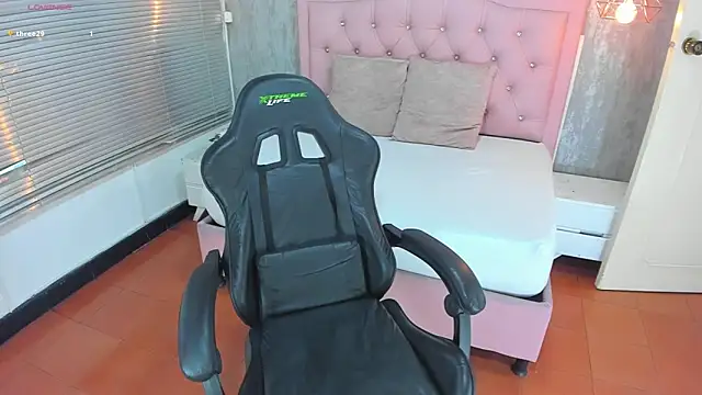 lissa jhonsoon online show from 11-07-25, 03:06