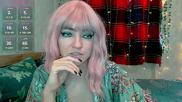 Snapshot of MagicPink chatting on 12-17-25, 12:33 MagicPink online show from 12-17-25, 12:33