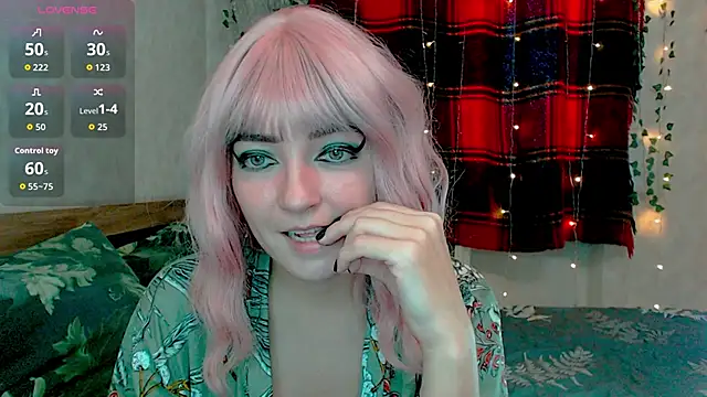 Snapshot of MagicPink chatting on 12-18-25, 12:00 MagicPink online show from 12-18-25, 12:00