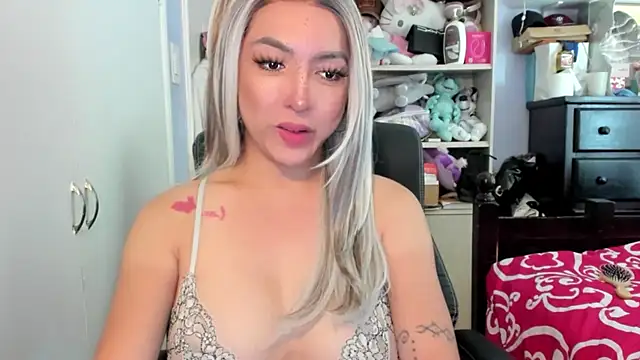 Snapshot of TeenageDreamTS chatting on 10-24-25, 06:59 TeenageDreamTS online show from 10-24-25, 06:59