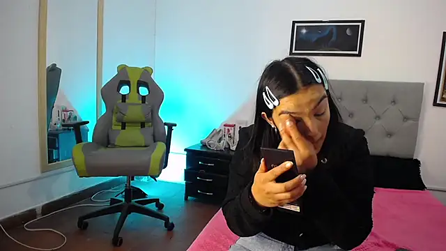 Esmeraldaa- online show from 10-08-25, 05:38