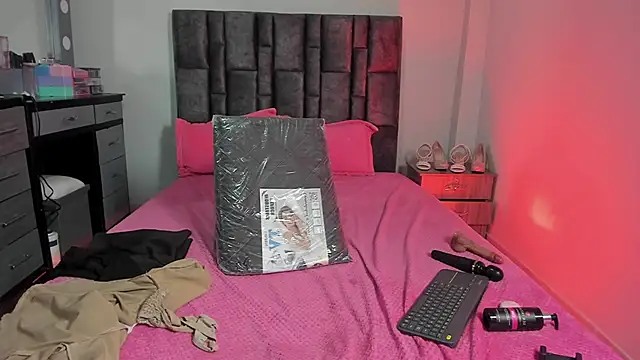 Esmeraldaa- online show from 11-24-25, 11:21