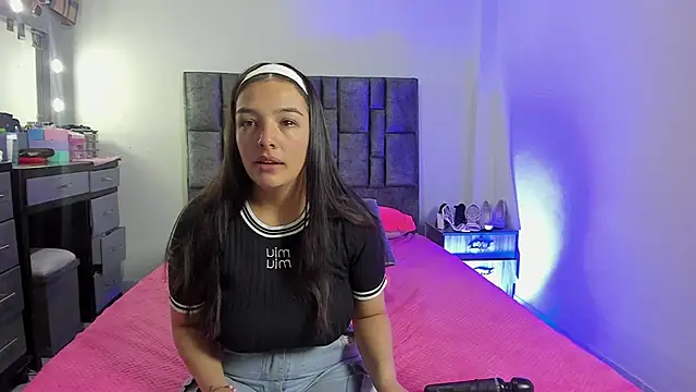 Esmeraldaa- online show from 12-22-25, 04:31