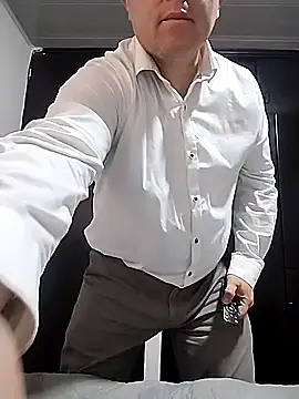 Snapshot of BigCristh79 chatting on 10-16-25, 05:36 BigCristh79 online show from 10-16-25, 05:36