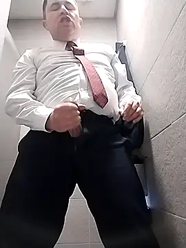 Snapshot of BigCristh79 chatting on 10-18-25, 08:04 BigCristh79 online show from 10-18-25, 08:04