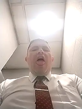 Snapshot of BigCristh79 chatting on 10-29-25, 07:32 BigCristh79 online show from 10-29-25, 07:32