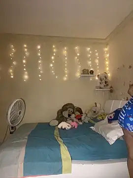 Snapshot of effie_castroo chatting on 10-22-25, 03:07 effie castroo online show from 10-22-25, 03:07