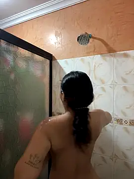 Snapshot of effie_castroo chatting on 10-26-25, 04:46 effie castroo online show from 10-26-25, 04:46