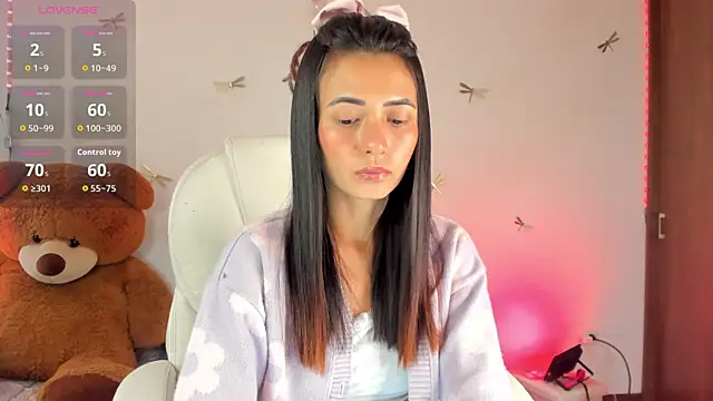 Snapshot of princessluna_19 chatting on 10-19-25, 09:15 princessluna 19 online show from 10-19-25, 09:15