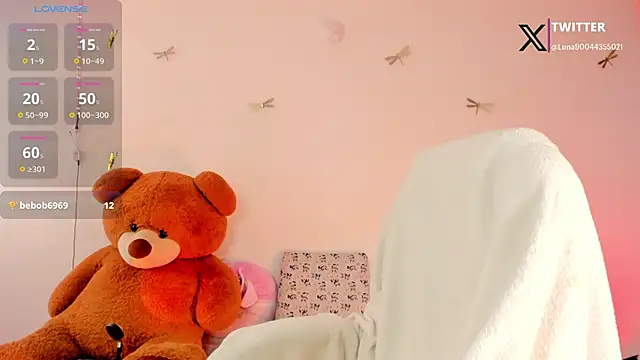 Snapshot of princessluna_19 chatting on 10-30-25, 08:42 princessluna 19 online show from 10-30-25, 08:42