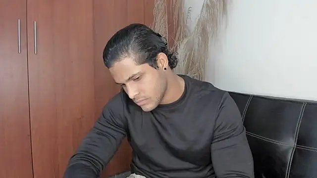 Snapshot of Evansdark1 chatting on 10-17-25, 01:09 Evansdark1 online show from 10-17-25, 01:09