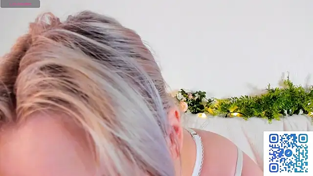 Snapshot of girlllsooft chatting on 10-05-25, 05:11 girlllsooft online show from 10-05-25, 05:11