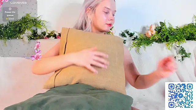 Snapshot of girlllsooft chatting on 10-09-25, 06:17 girlllsooft online show from 10-09-25, 06:17