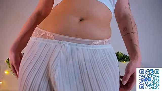 Snapshot of girlllsooft chatting on 10-22-25, 01:55 girlllsooft online show from 10-22-25, 01:55