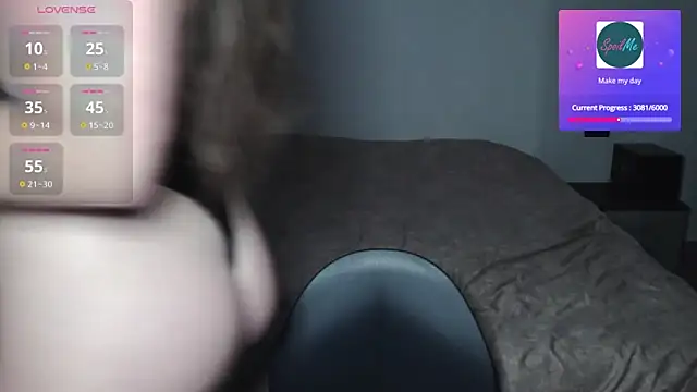 Snapshot of Goddess_LenaXX chatting on 11-01-25, 10:17 Goddess LenaXX online show from 11-01-25, 10:17