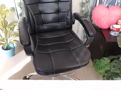 anika bold online show from 10-31-25, 03:40