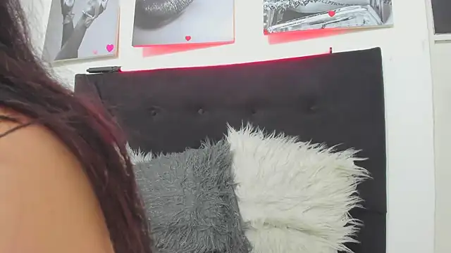 Snapshot of katherine_blair chatting on 04-08-26, 12:16 katherine blair online show from 04-08-26, 12:16