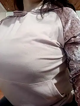 Snapshot of katherine_blair chatting on 04-15-26, 12:45 katherine blair online show from 04-15-26, 12:45