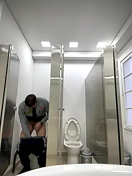 Manu0586 online show from 12-18-25, 11:27