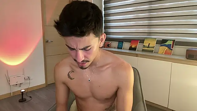 sweettaaron01 online show from 11-12-25, 05:13