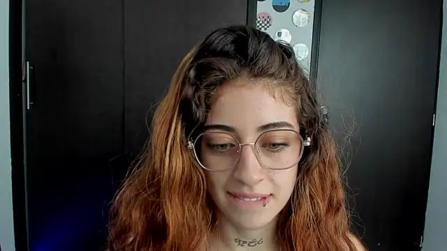 Snapshot of star_shooting8 chatting on 10-11-25, 08:40 star shooting8 online show from 10-11-25, 08:40