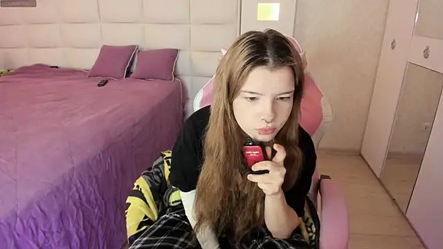 Cuddly Kitten online show from 11-20-25, 07:19