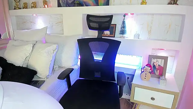 NicoleDiior online show from 11-27-25, 02:30