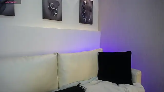 Snapshot of VeronicaBlake chatting on 04-10-26, 12:54 VeronicaBlake online show from 04-10-26, 12:54