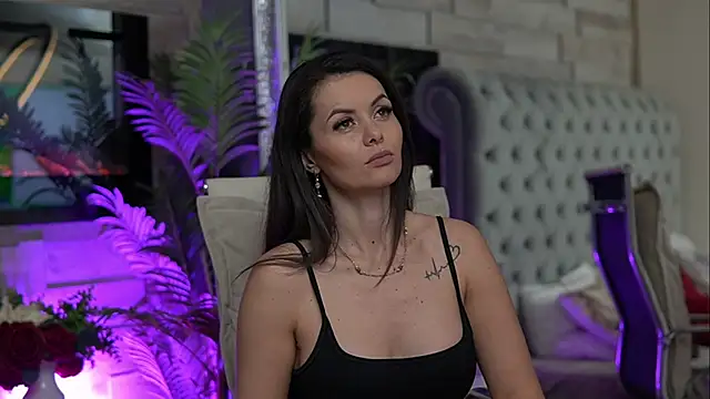 Snapshot of SeductiveMom chatting on 12-05-25, 04:21 SeductiveMom online show from 12-05-25, 04:21