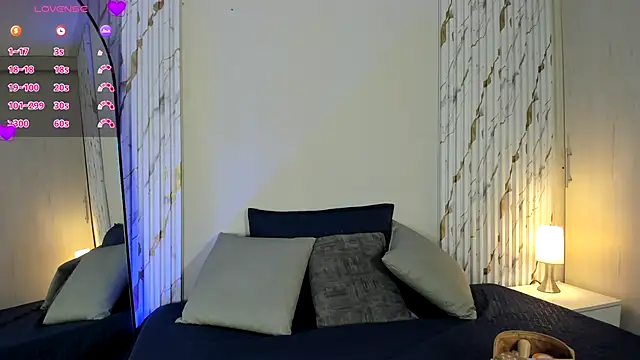 Snapshot of MissVioleet_ chatting on 10-15-25, 05:13 MissVioleet online show from 10-15-25, 05:13