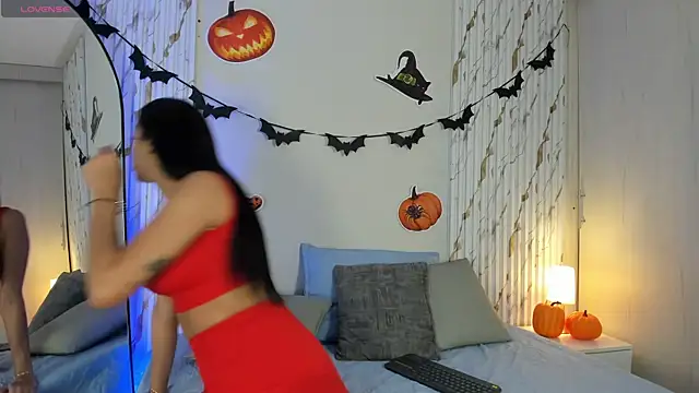 Snapshot of MissVioleet_ chatting on 10-22-25, 05:34 MissVioleet online show from 10-22-25, 05:34