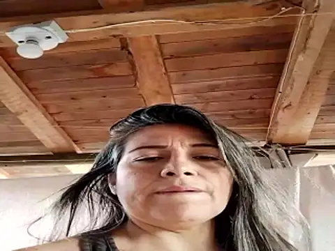 Emma Henderson online show from 10-26-25, 04:02