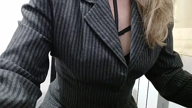 SerenaMilf online show from 03-17-26, 08:56