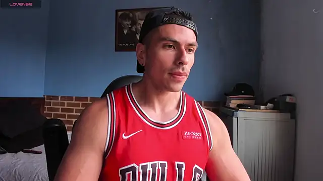 Snapshot of justinkarter chatting on 10-04-25, 02:48 justinkarter online show from 10-04-25, 02:48