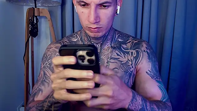 Snapshot of Shane_Clay chatting on 10-13-25, 01:55 Shane Clay online show from 10-13-25, 01:55