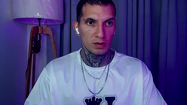 Snapshot of Shane_Clay chatting on 10-21-25, 01:39 Shane Clay online show from 10-21-25, 01:39