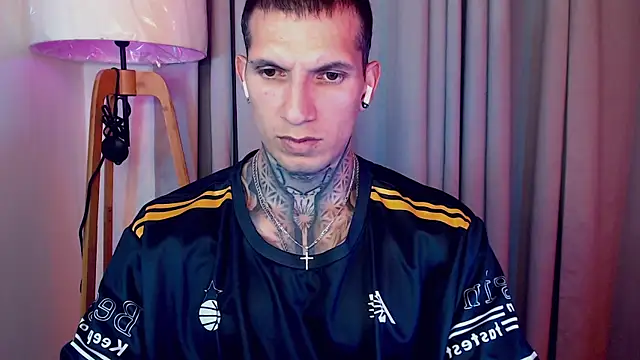 Snapshot of Shane_Clay chatting on 10-28-25, 01:42 Shane Clay online show from 10-28-25, 01:42