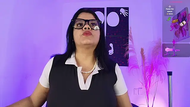 Iamlola  online show from 10-16-25, 09:16