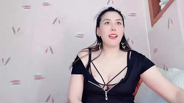 Snapshot of Eve5215 chatting on 09-19-25, 04:07 Eve5215 online show from 09-19-25, 04:07