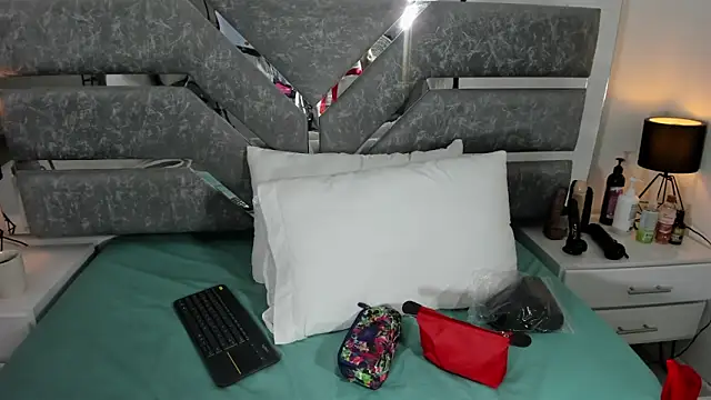 Karla-Lin online show from 10-31-25, 12:50