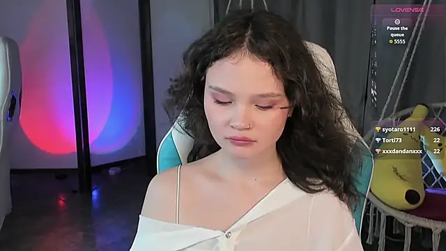 EmilyChaves online show from 10-11-25, 02:33